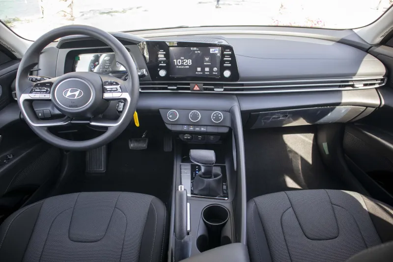 Hyundai Elantra 2024 #4